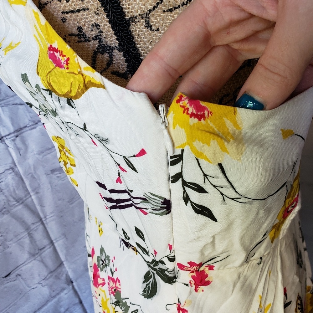 Dress - Picture 4 of 4